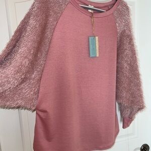 Fringe sleeve top. Size large. NWT